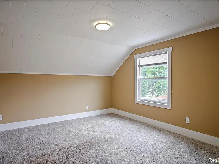 206 N Troy St — Photo 18