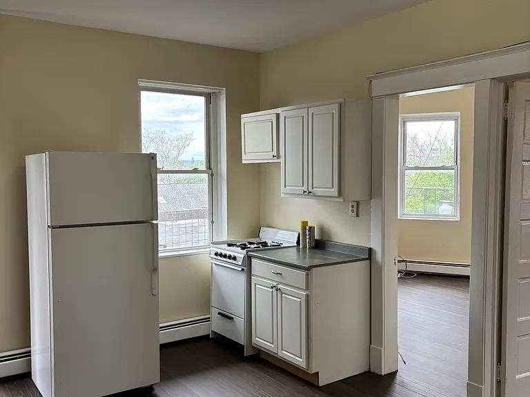 390 Madison Ave #3 — Photo 4