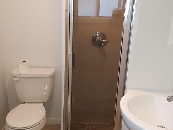 5th image of 221 N San Anselmo Ave