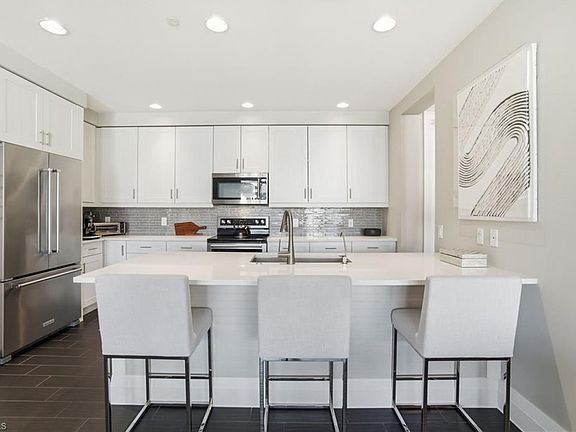 5th image of 1030 3rd AVE S #517