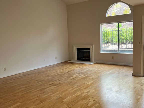 4th image of 408 Camino Arroyo W
