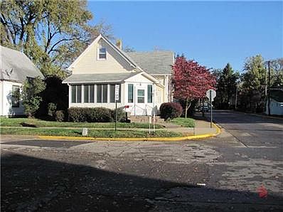 1st image of 402 W Mechanic St