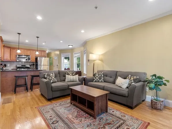 19 Robbins St APT 1, Waltham, MA 02453