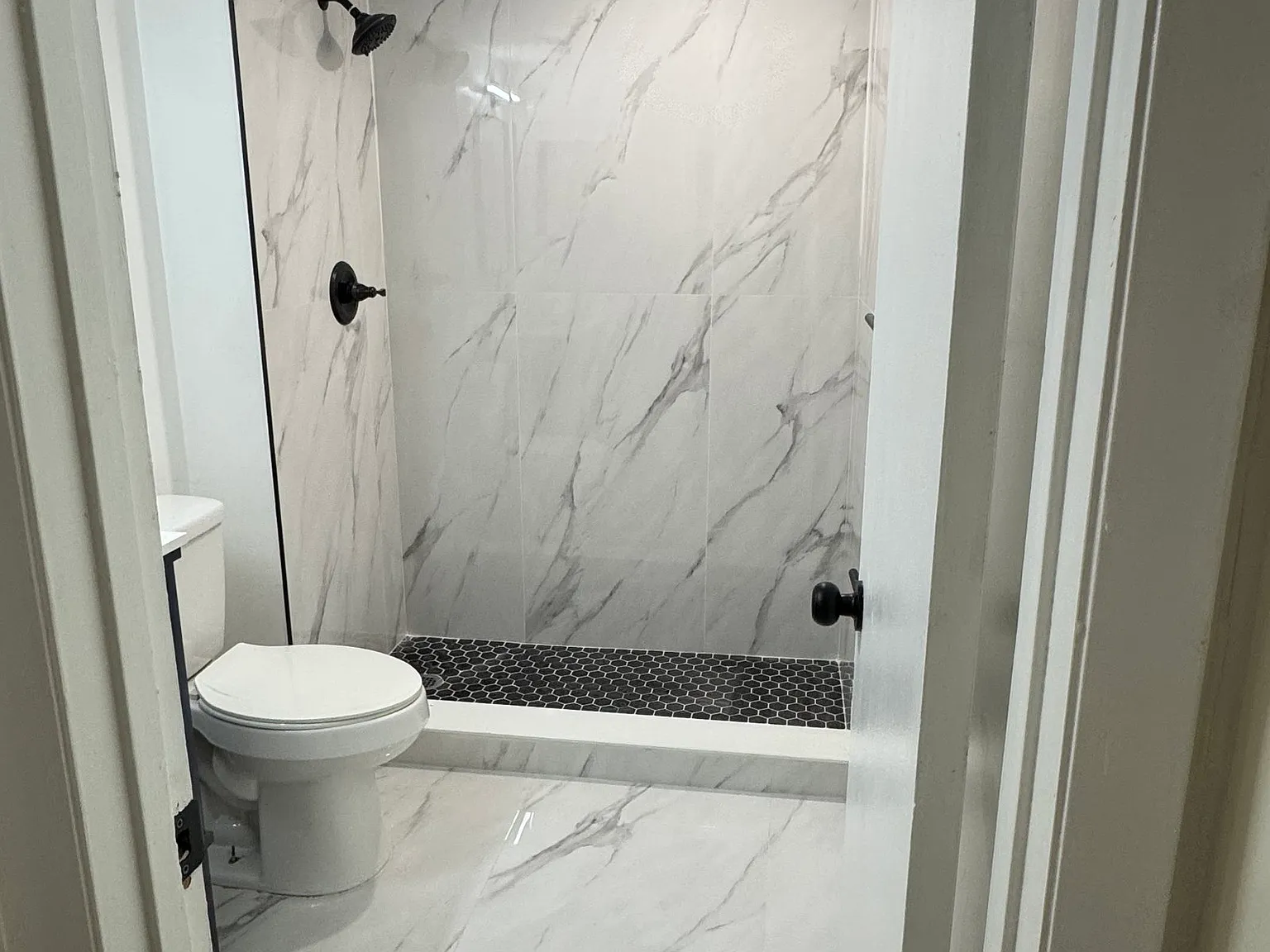 2 bed, 2.0 bath, 949 sqft, $2,100 — Photo 2