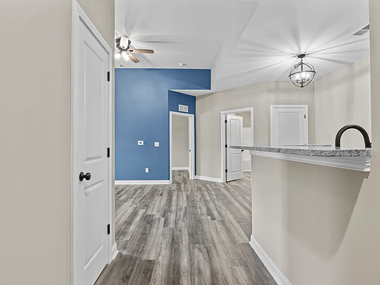 Carriage Place Apartments — Photo 11
