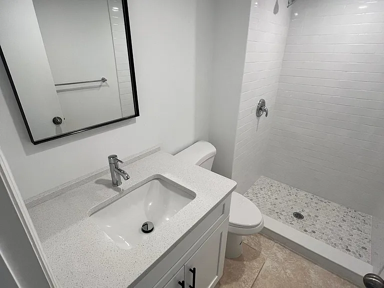 1016 SE 8th St #7 — Photo 11