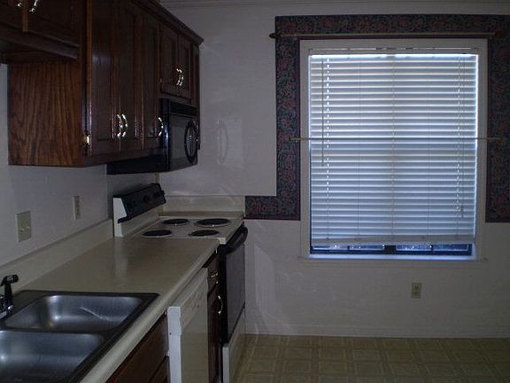 4th image of 207 Countryhill Dr