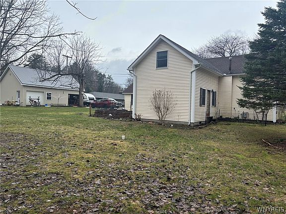 3rd image of 1438 Sandridge Rd