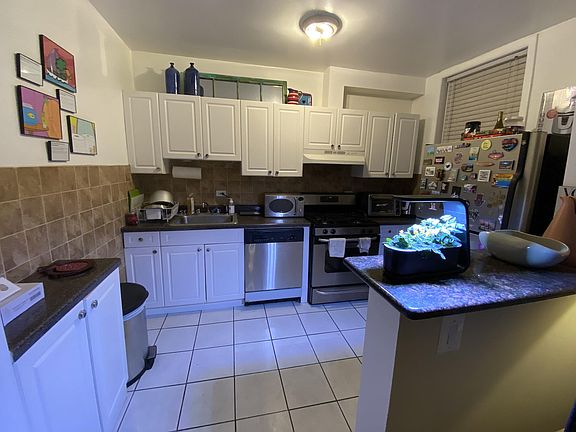 5th image of 1168 N La Salle Dr APT 1B