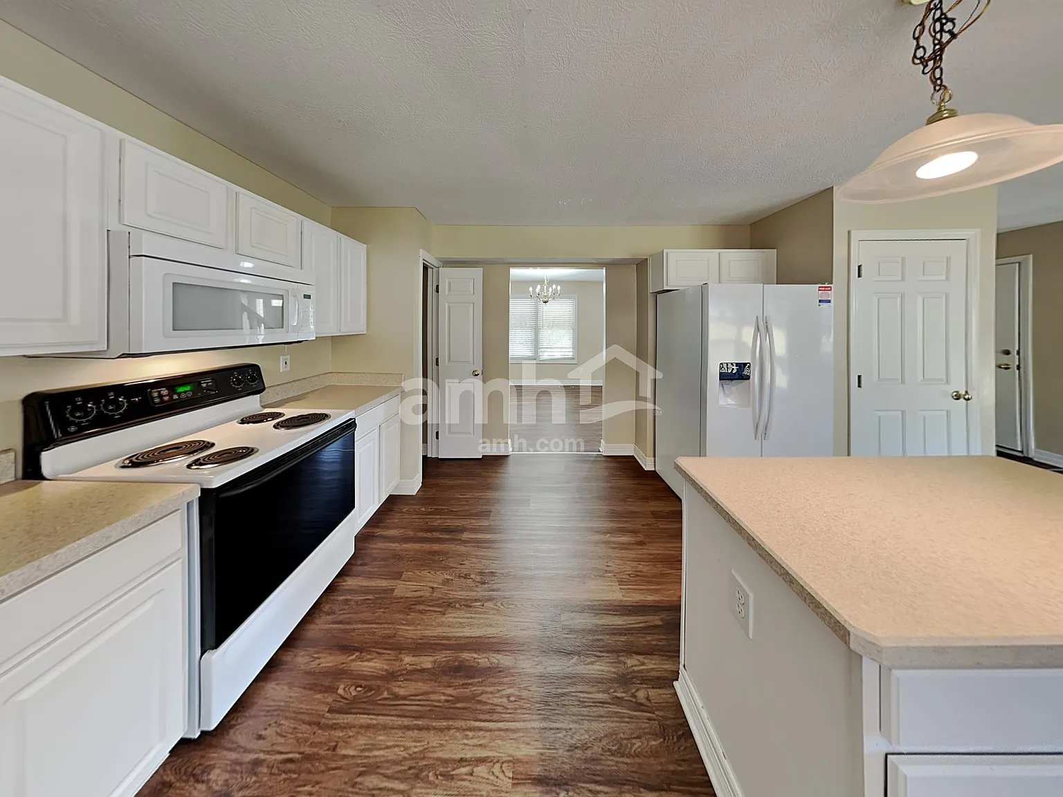 3 bed, 2.5 bath, 1763 sqft, $2,410 — Photo 4