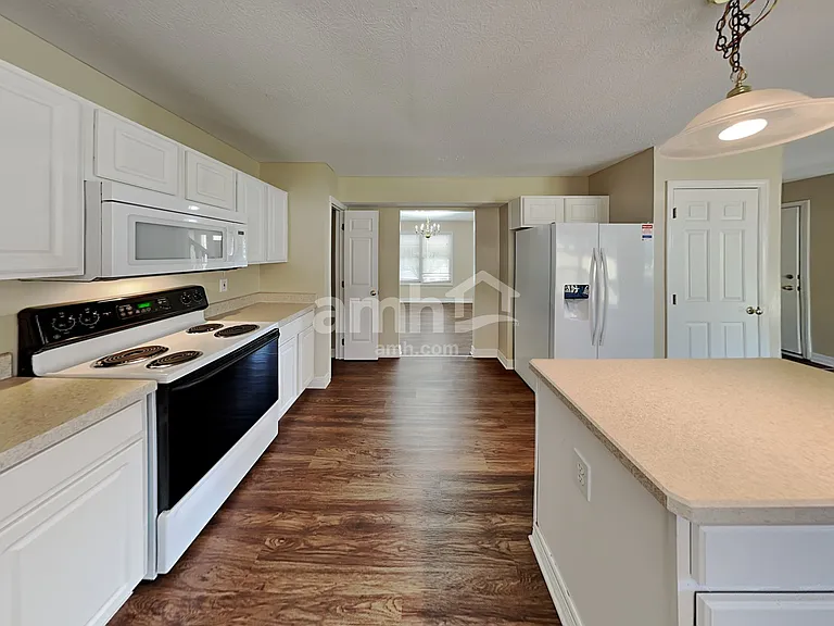 1739 Autumn Dr — Photo 4