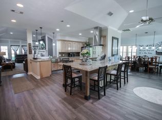 306 River Oaks Dr, Mont Belvieu, TX 77523