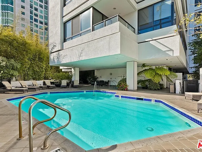 10350 Wilshire Blvd #1102 — Photo 32