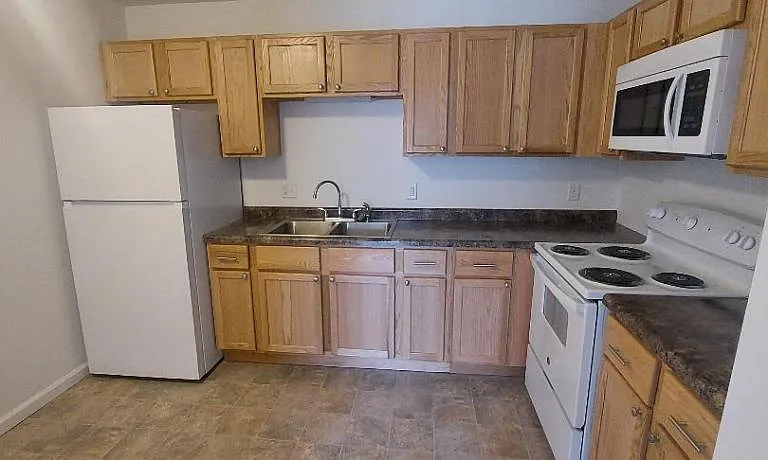 202 S Paw Paw St #10 — Photo 1