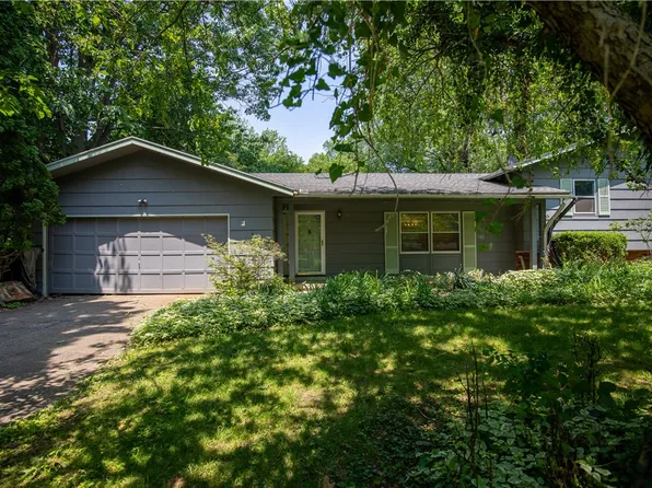 9 Springwood Ln, Pittsford, NY 14534