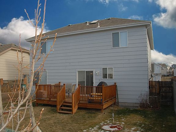 Large Backyard with Child's Gazeebo, Large Redwood Deck, Garden and Waterfall!