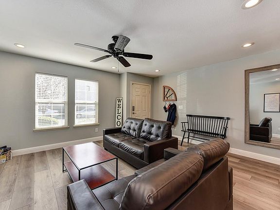 5th image of 1458 Loon Lake St