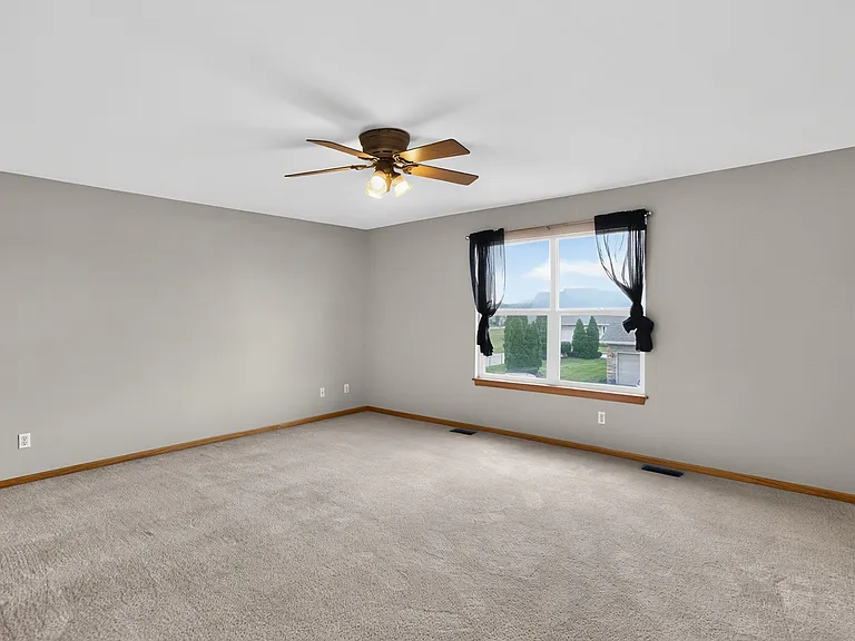 1110 Rose Dr — Photo 23