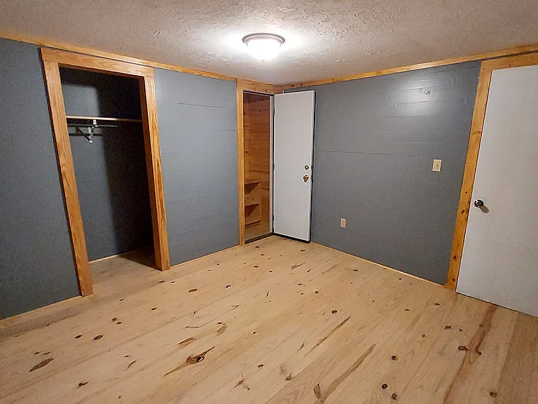 604 Mayflower Ln — Photo 11