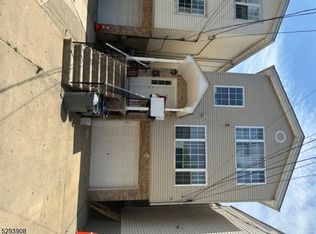 110 Livingston St, Elizabeth, NJ 07206