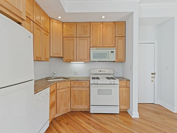 5th image of 3430 N Elaine Pl APT 9