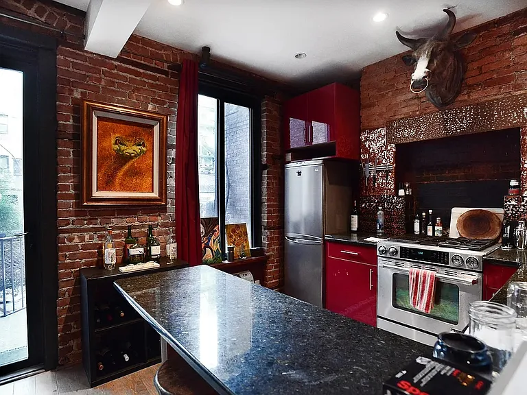 276 E 10th St #B — Photo 10