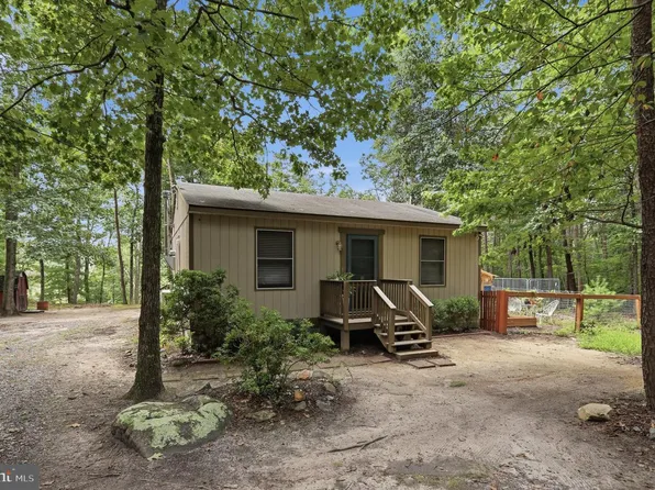 899 Oak Dale Ct, Capon Bridge, WV 26711