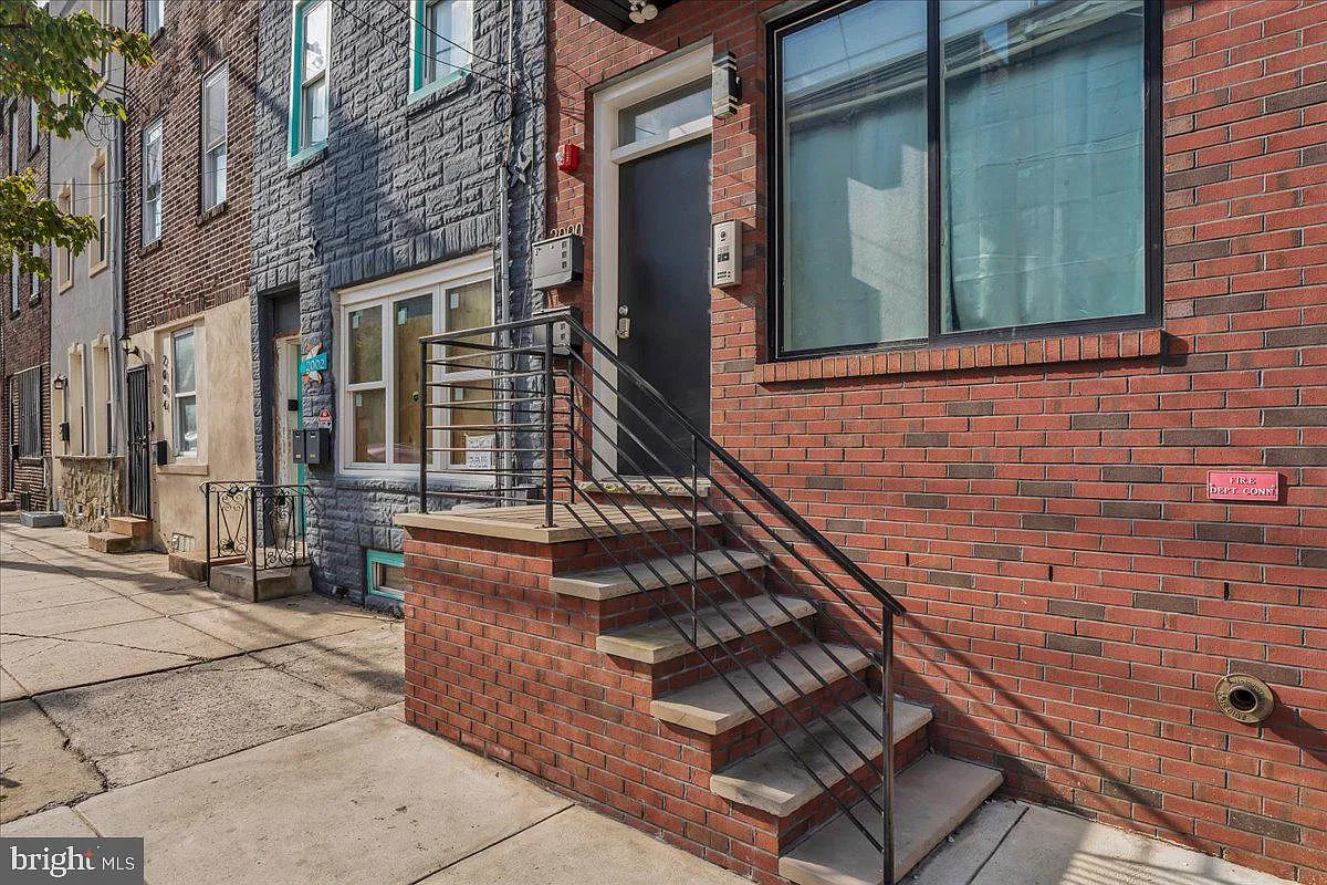 2 bed, 2.0 bath, 960 sqft, $1,900 — Photo 3
