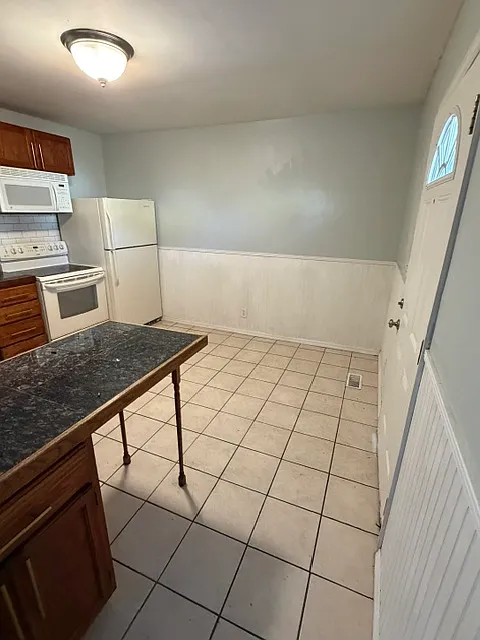 2 bed, 1014 sqft, $1,800 — Photo 3