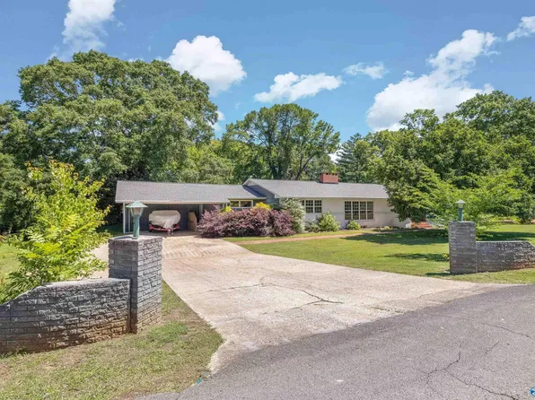 301 Lora St, Scottsboro, AL 35768