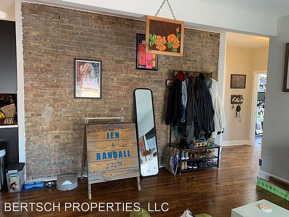 5th image of 2822 W Montrose Ave #3