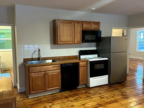 33 Thomas St #1, Southbridge, MA 01550