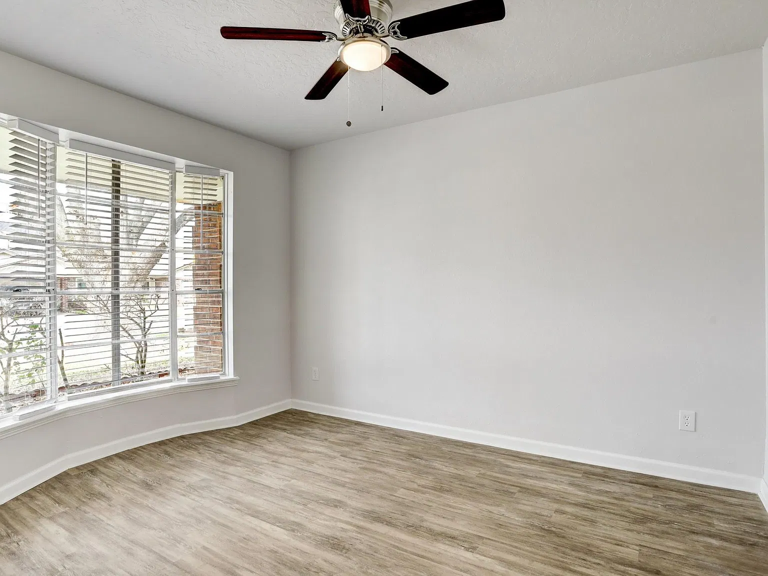 3 bed, 2.0 bath, 1194 sqft, $1,599 — Photo 4