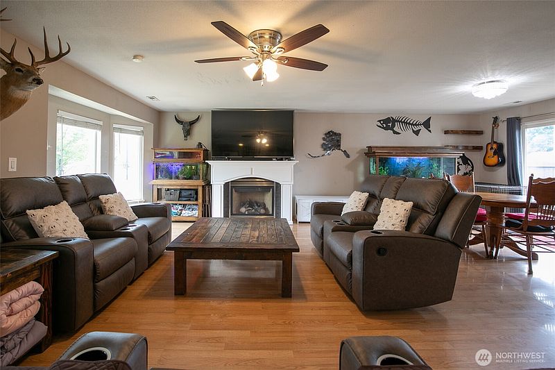 4th image of 815 E Simpson Avenue