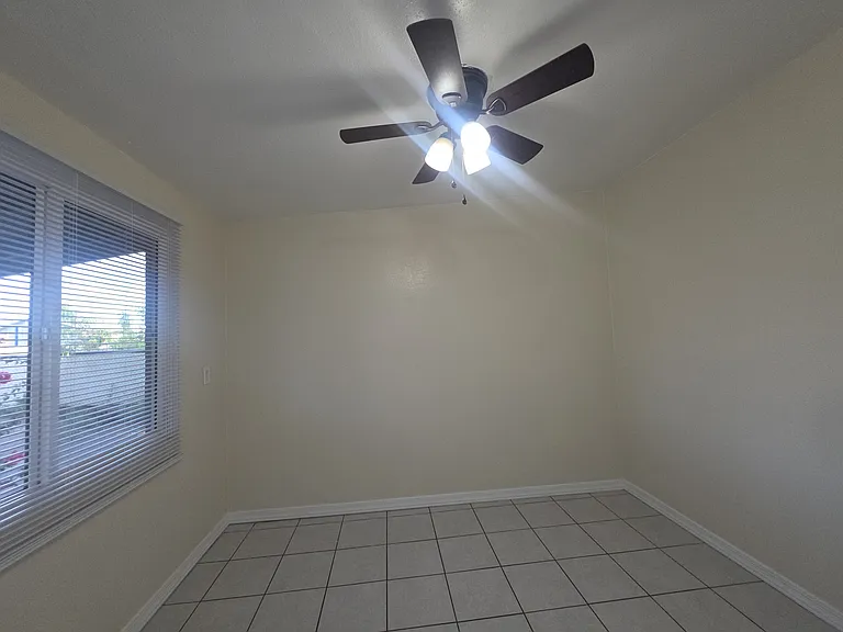 4831 S 36th Dr — Photo 5