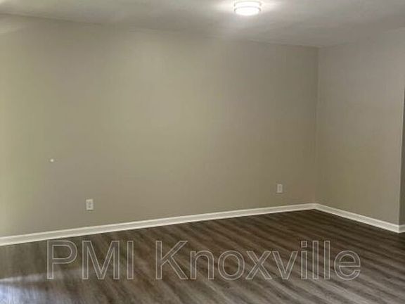 5th image of 123 Ingersoll Ave APT 10