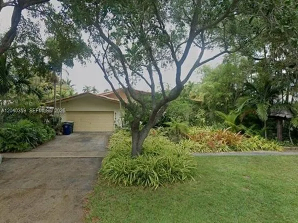 819 NE 8th St #2, Hallandale, FL 33009