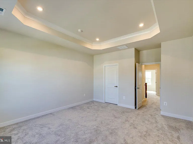 9390 Tanfield Dr — Photo 41