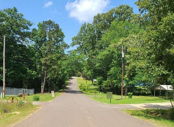 4th image of 1101 Willow Dr