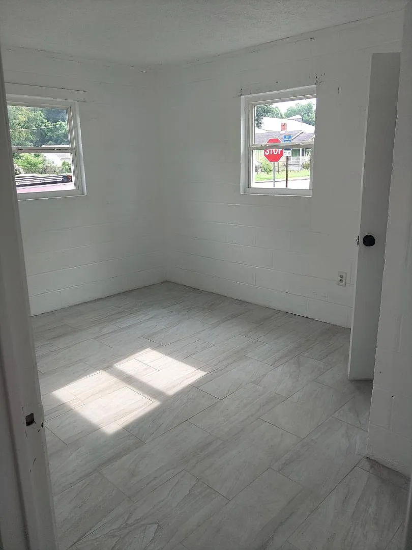 500 Hardy Avenue Southwest - #A — Photo 2