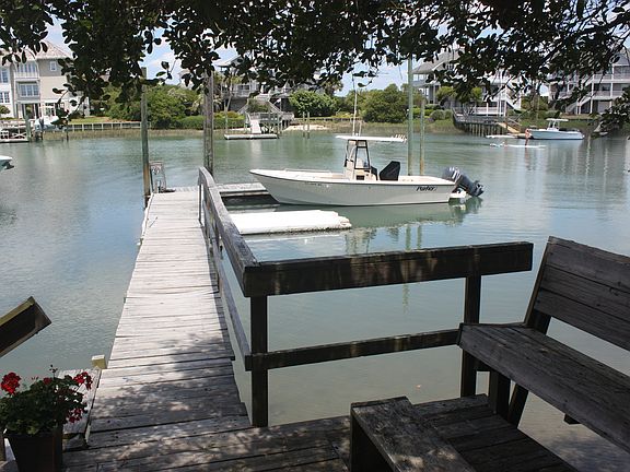 Cozy dock and beach