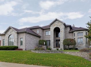 18 Doral Dr, Hawthorn Woods, IL 60047