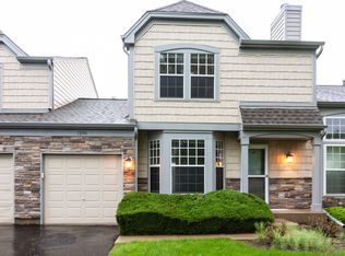 1296 Gloucester Cir, Carol Stream, IL 60188