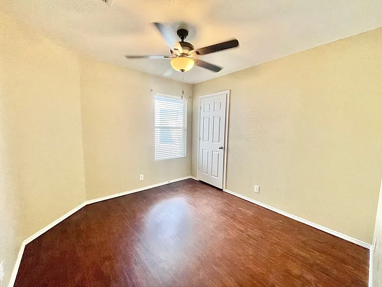 25347 Longbranch Run — Photo 13