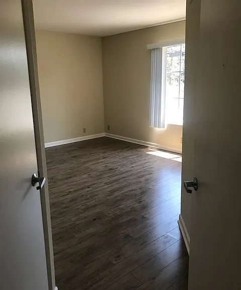 2908 W Victory Blvd E #E — Photo 7