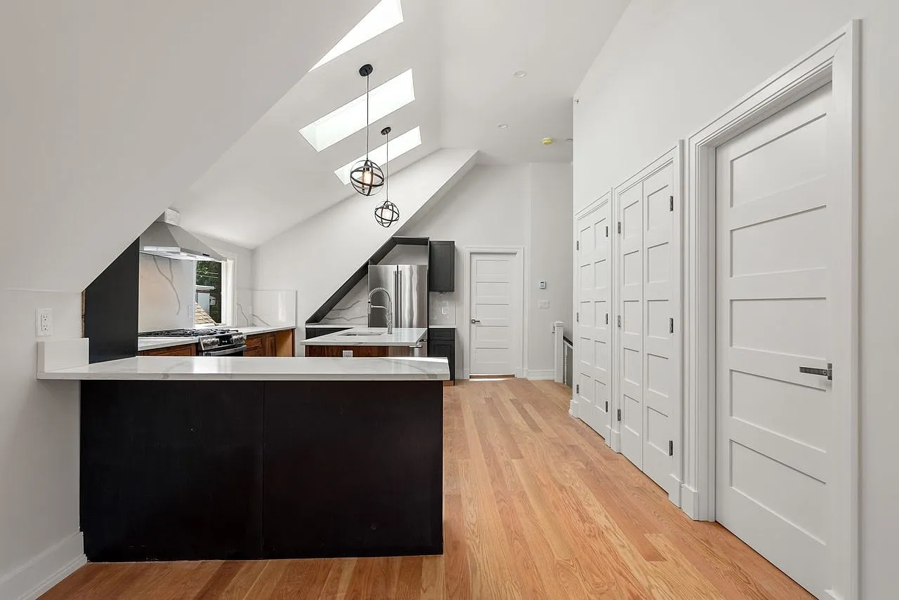 2 bed, 1150 sqft, $2,250 — Photo 2