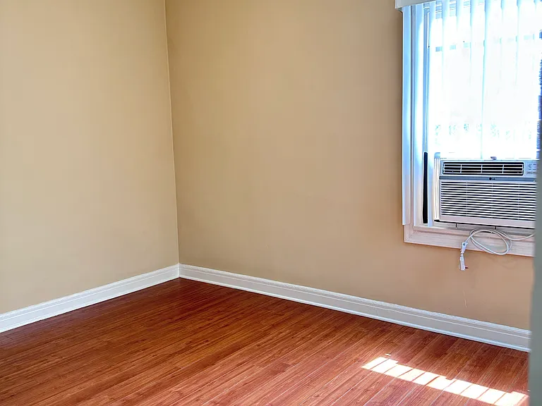 204 E Maple St #204.5 — Photo 13