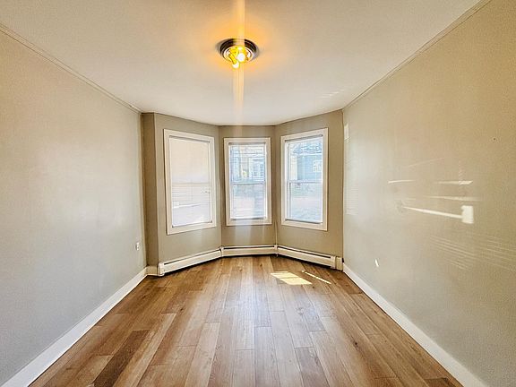 5th image of 122 Randolph Ave #17E