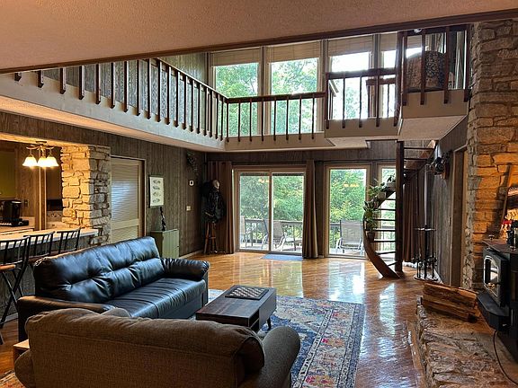 3rd image of 5982 Hickory Hills Dr