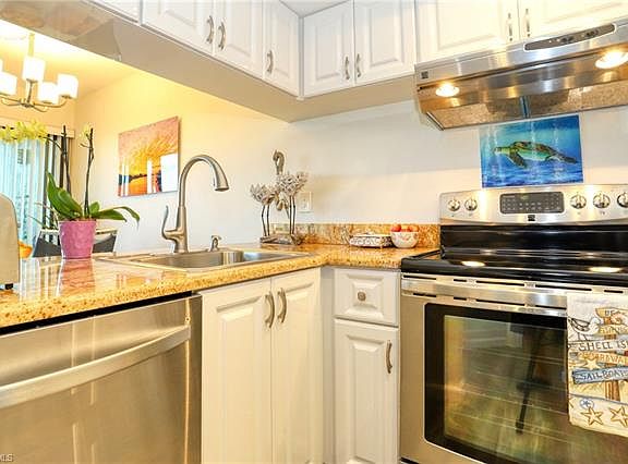 5th image of 370 Townhouse Ln #64